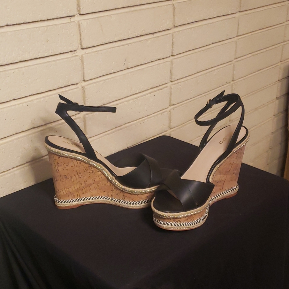 Brand New Aldo Wedge Shoe - Picture 2 of 3